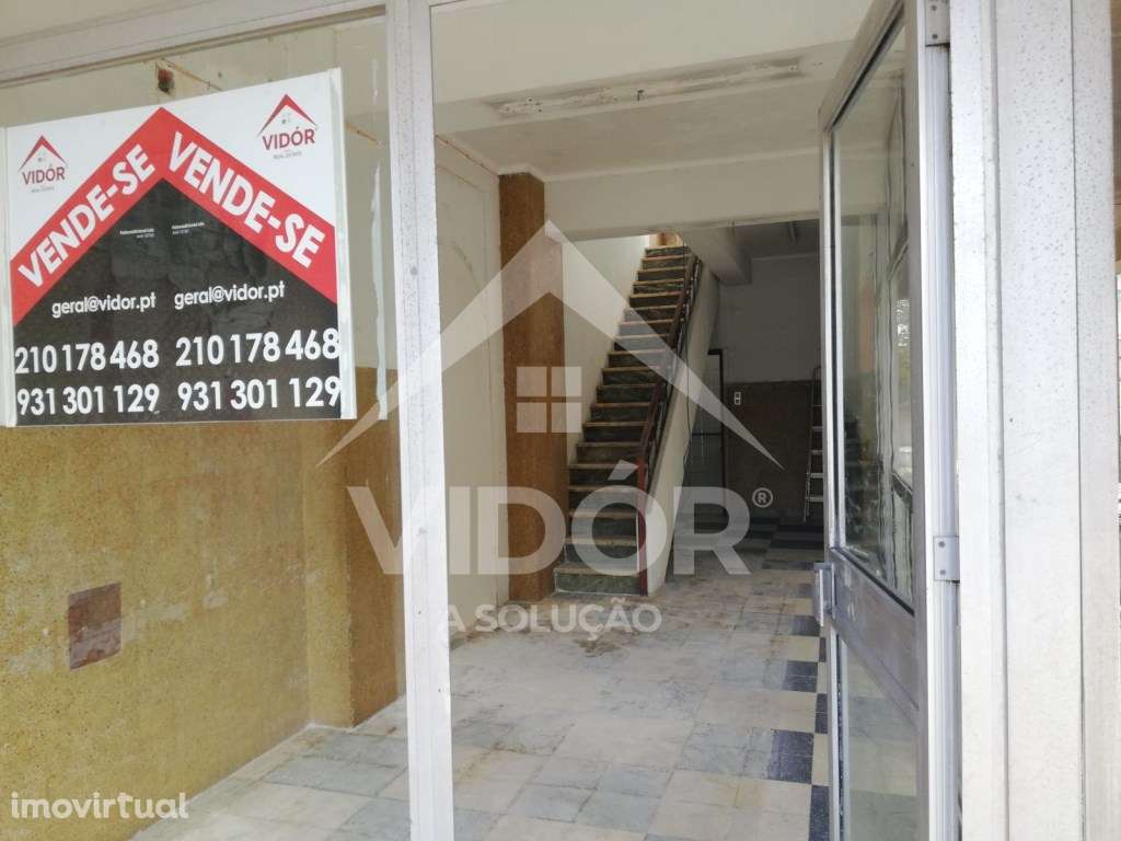 Loja duplex c/ montras no Alto do Seixalinho - Barreiro - Grande imagem: 3/37
