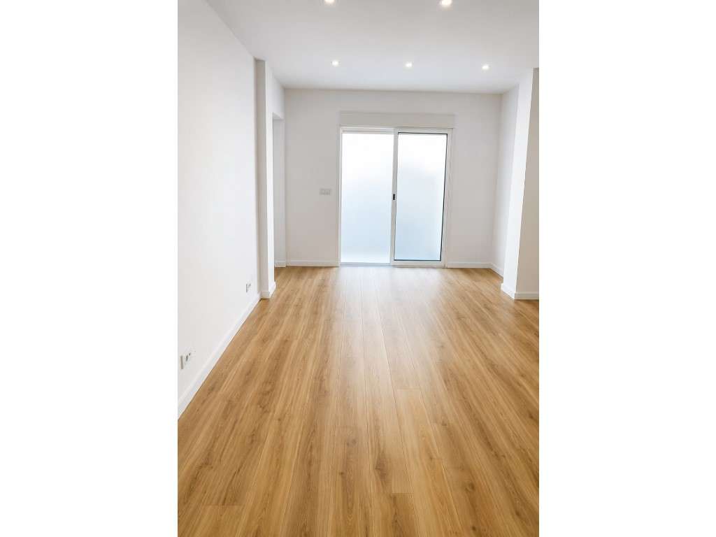 Apartamento T1+1 Remodelado com Terraço em Sacavém - Grande imagem: 2/10