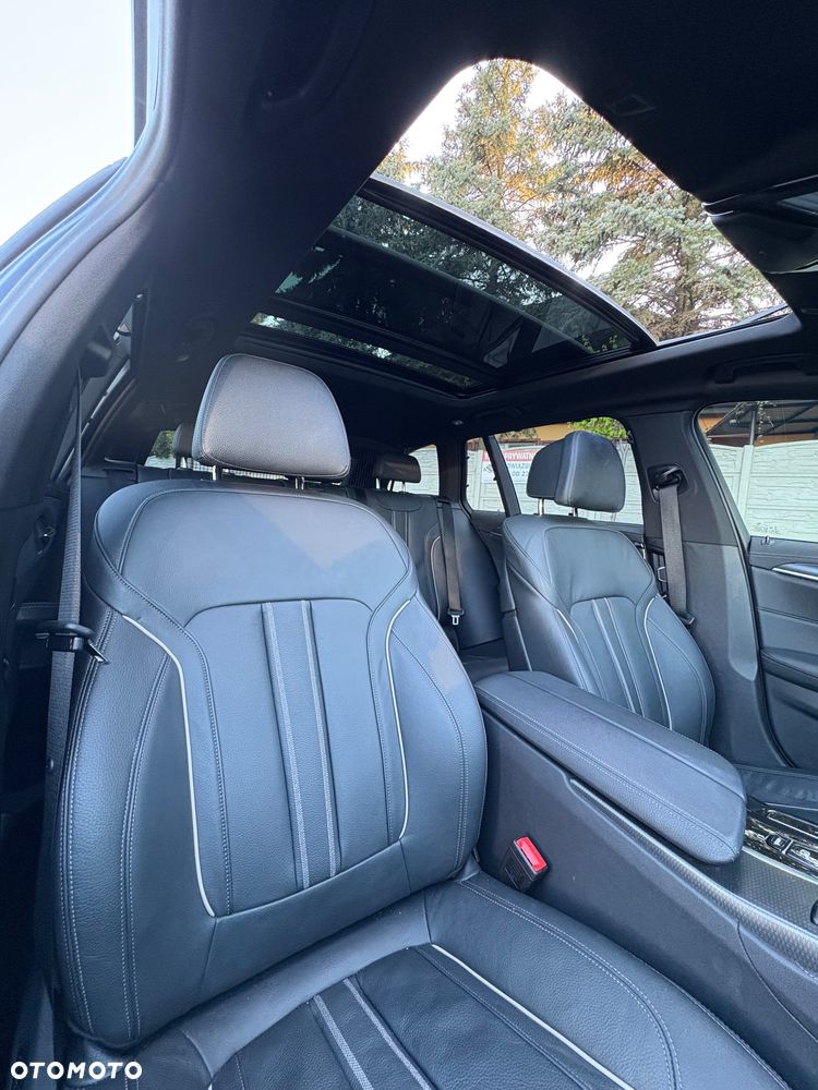 BMW Seria 5 530d xDrive mHEV - 13