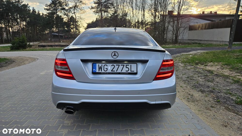 Mercedes-Benz Klasa C 180 CGI BlueEff - 9