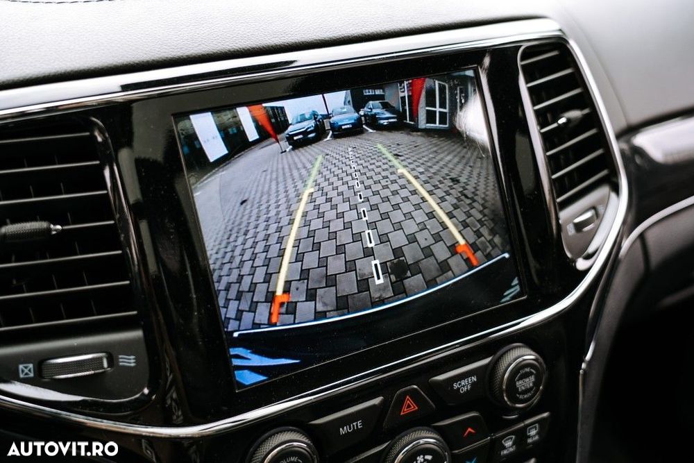 Jeep Grand Cherokee - 35