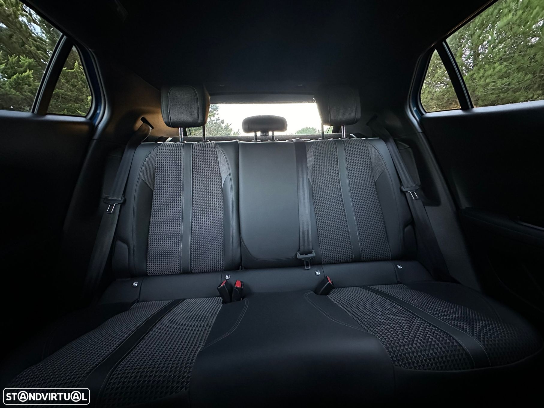 Peugeot e-2008 50 kWh GT Line - 31