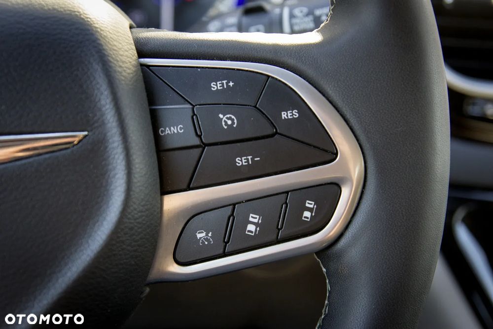 Chrysler Pacifica - 13