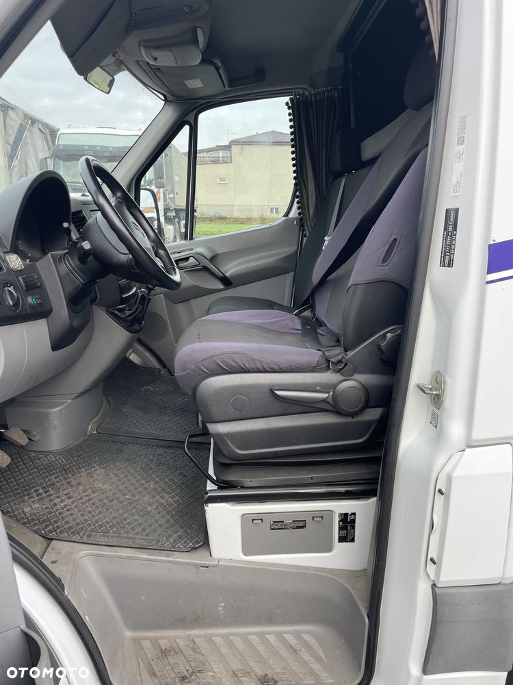 Mercedes-Benz Sprinter - 14