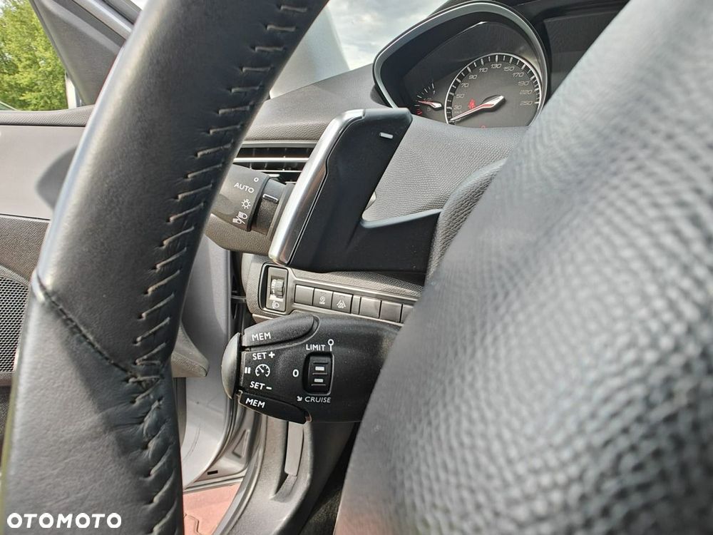 Peugeot 308 - 13