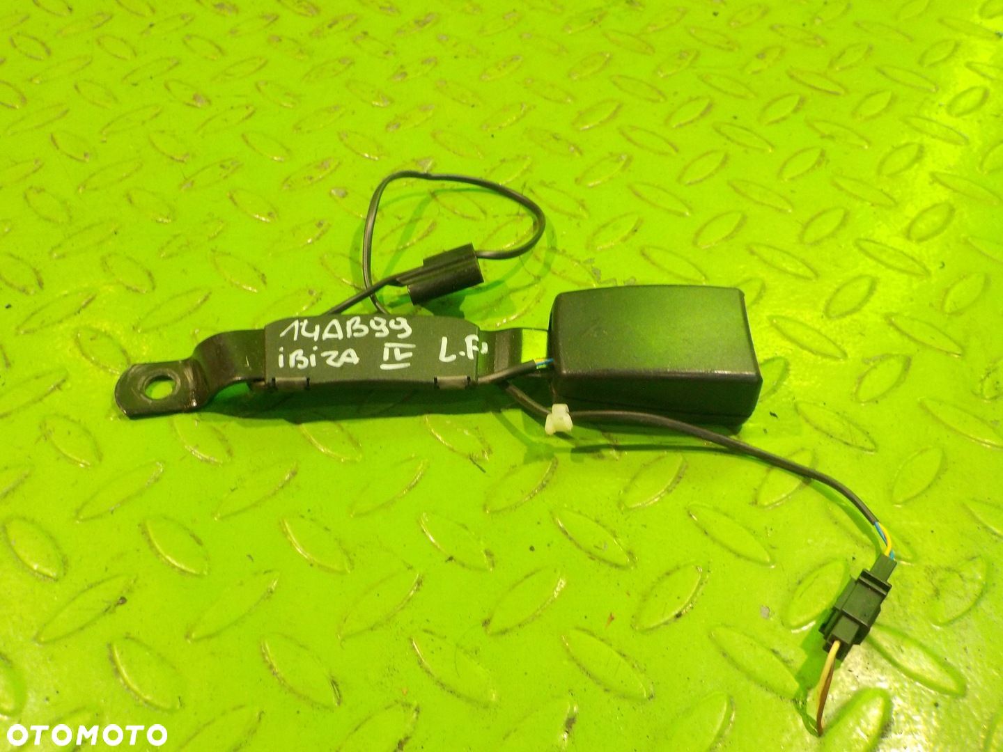 SEAT IBIZA IV 6j 10r 5D zapinka pasa lewa przod 6R0857755B - 1