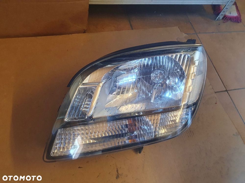 REFLEKTOR LEWY CHEVROLET ORLANDO 1 EUROPA