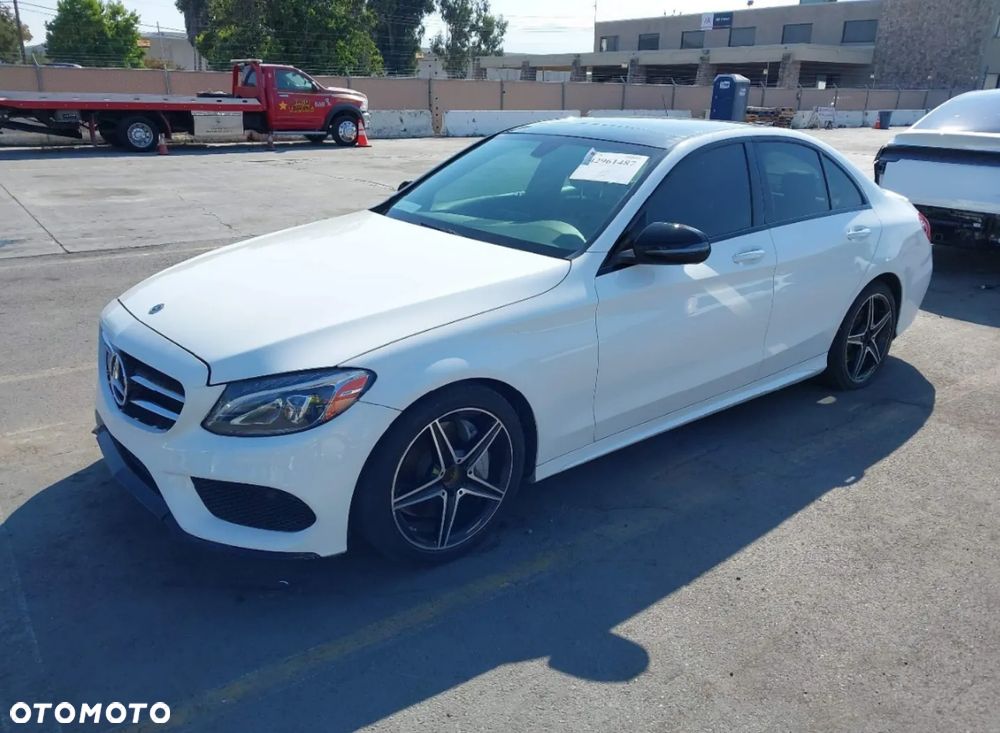 Mercedes-Benz Klasa C 300 9G-TRONIC AMG Line - 3