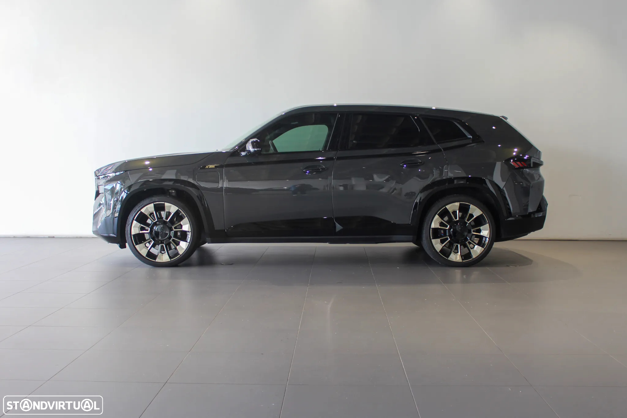 BMW XM - 5