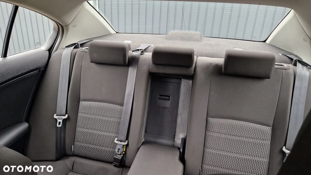 Toyota Avensis 2.0 D-4D Premium - 15