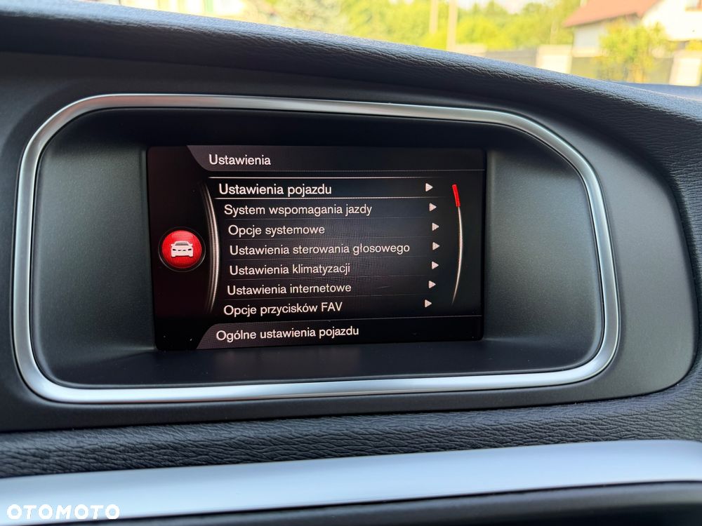 Volvo V40 D3 Momentum - 38