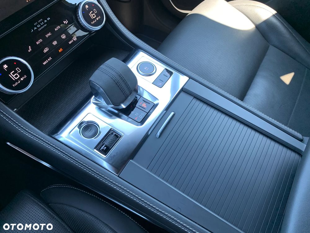 Jaguar F-Pace 2.0 P250 mHEV AWD R-Dynamic HSE - 11