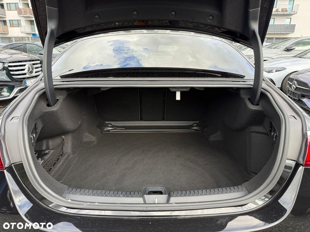 Mercedes-Benz Klasa E 220 d mHEV 4-Matic AMG 9G-Tronic - 29