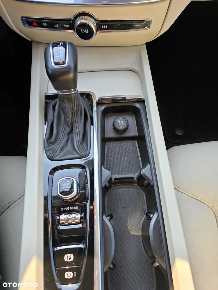 Volvo S60 T5 Momentum Pro - 25