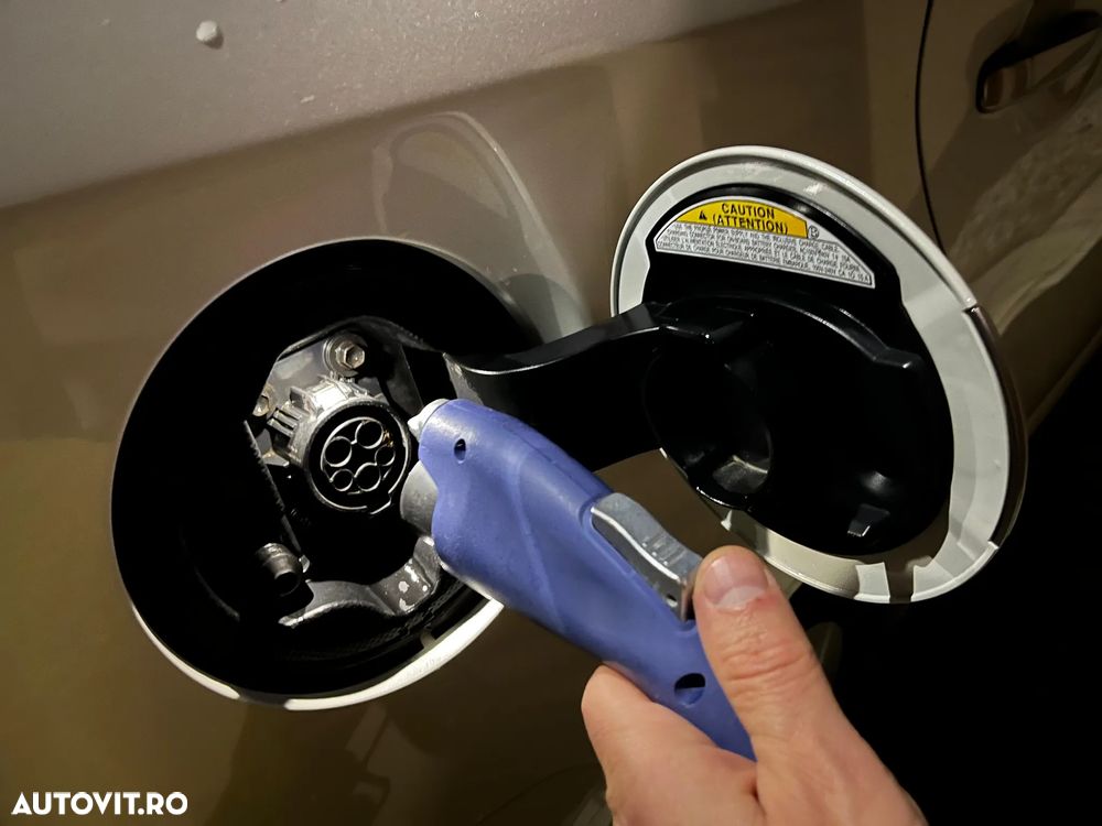 Toyota Prius Plug-in (Hybrid) Life - 28