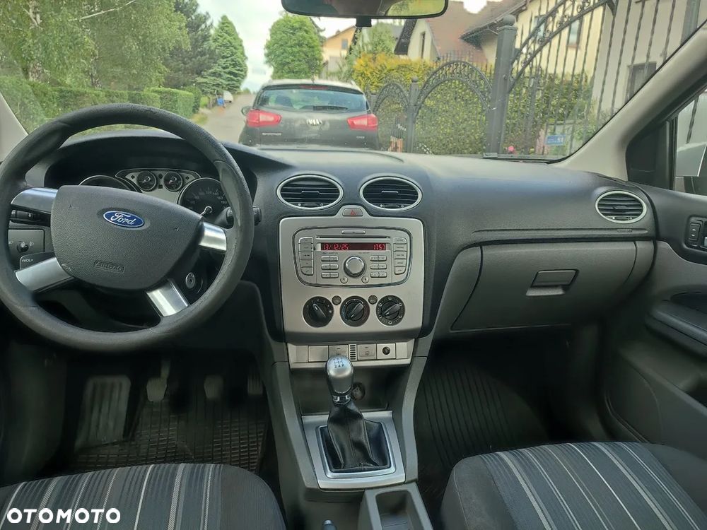 Ford Focus 1.6 Ambiente - 2