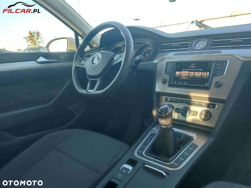 Volkswagen Passat - 12