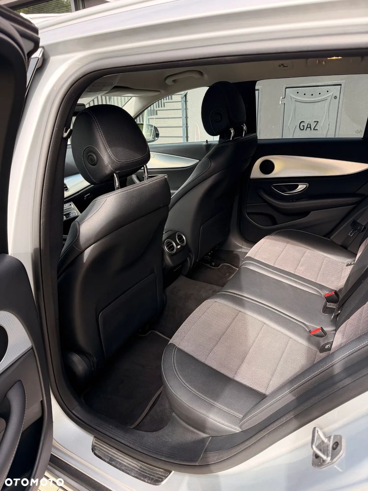 Mercedes-Benz Klasa E 220 d 4-Matic AMG - 17