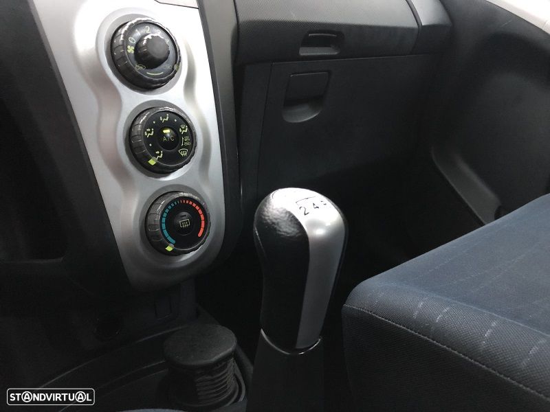 Toyota Yaris 1.0 VVT-i AC Manual - 16