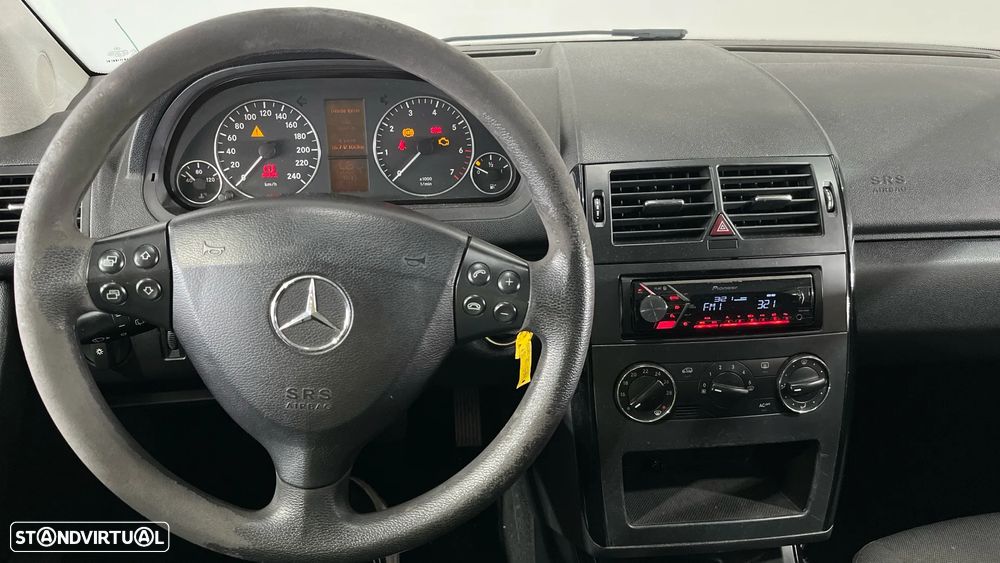 Mercedes-Benz A 150 Elegance Edition 10 - 12