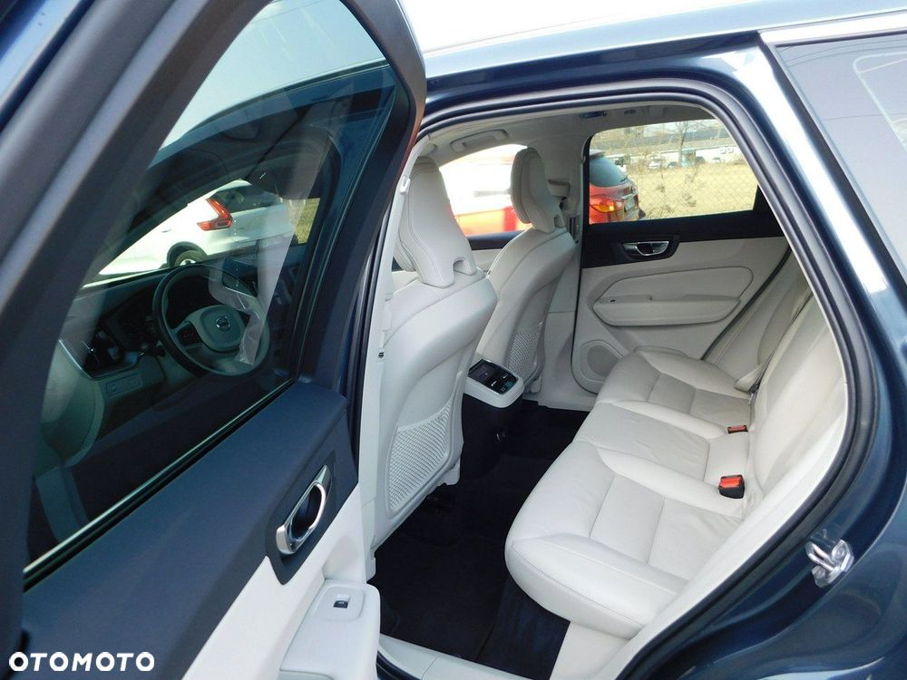 Volvo XC 60 D3 Momentum Pro - 24