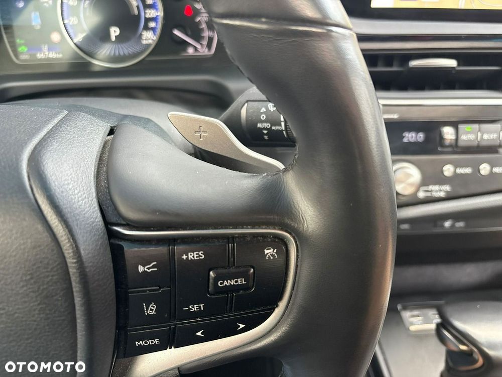 Lexus ES 300h Business Edition - 25