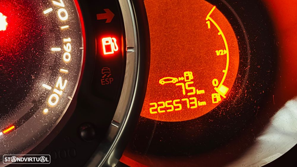 Citroën DS3 1.6 HDi Airdream Sport Chic - 4