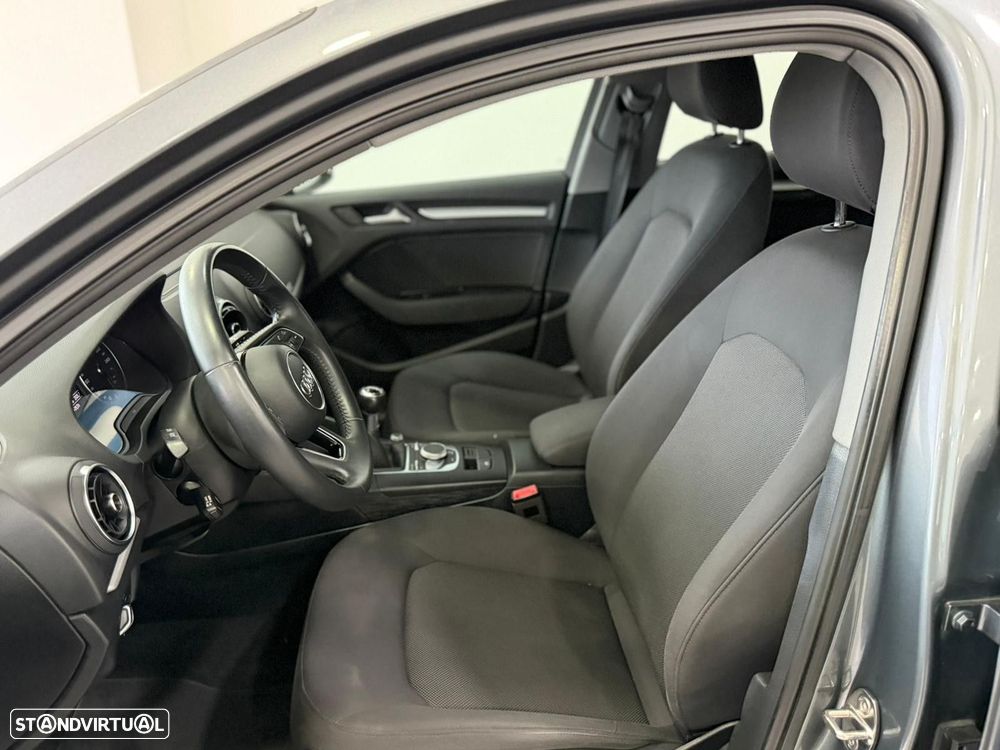 Audi A3 Limousine 30 TDI Design - 4