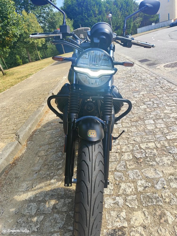 Moto Guzzi V7 Stone - 3