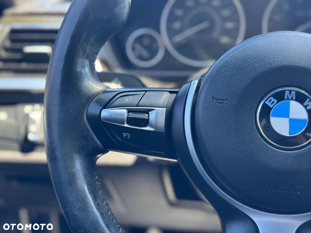 BMW Seria 3 330i xDrive - 25
