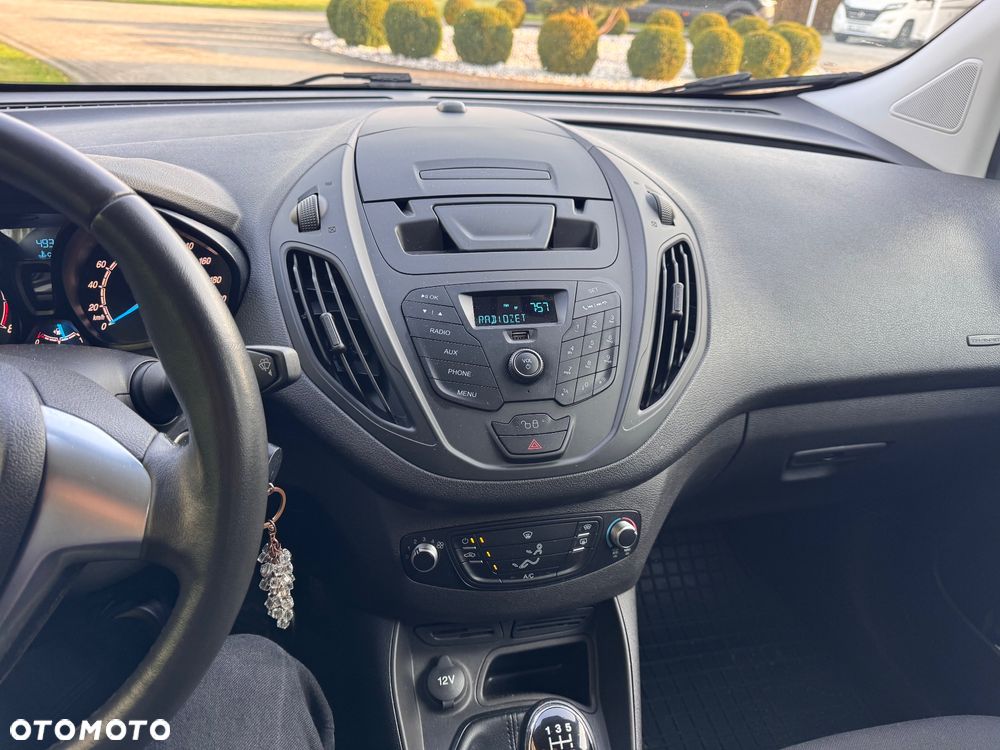 Ford Transit Courier - 19