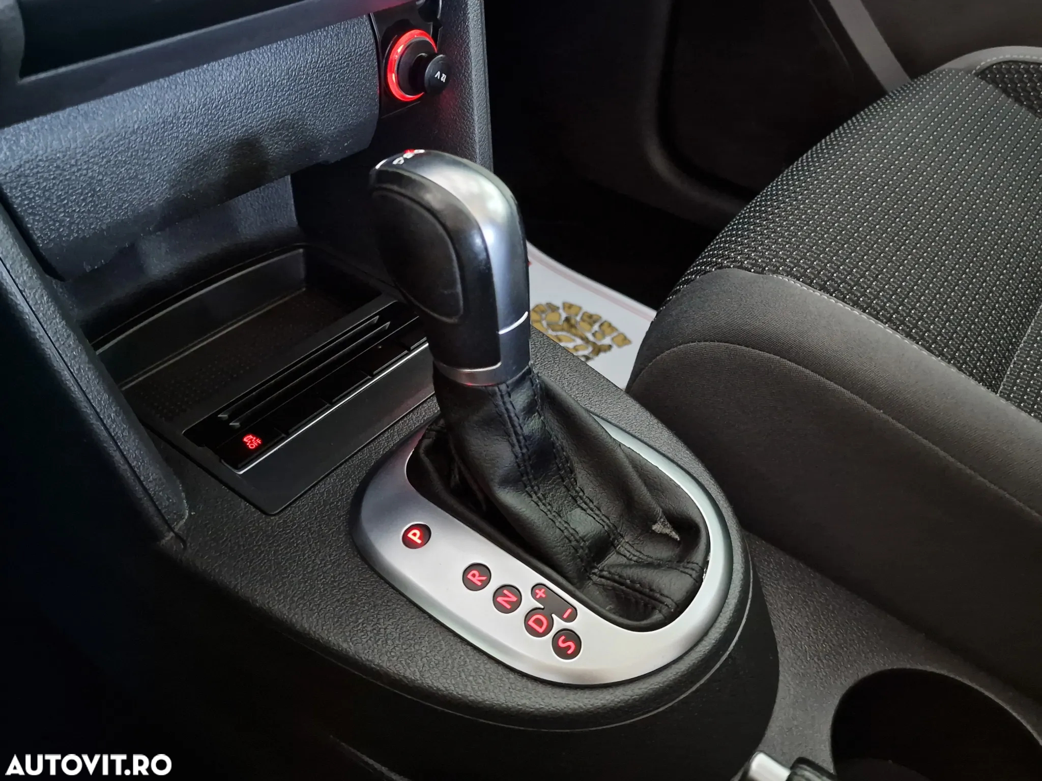 Volkswagen Touran 2.0 TDI DSG Trendline - 23