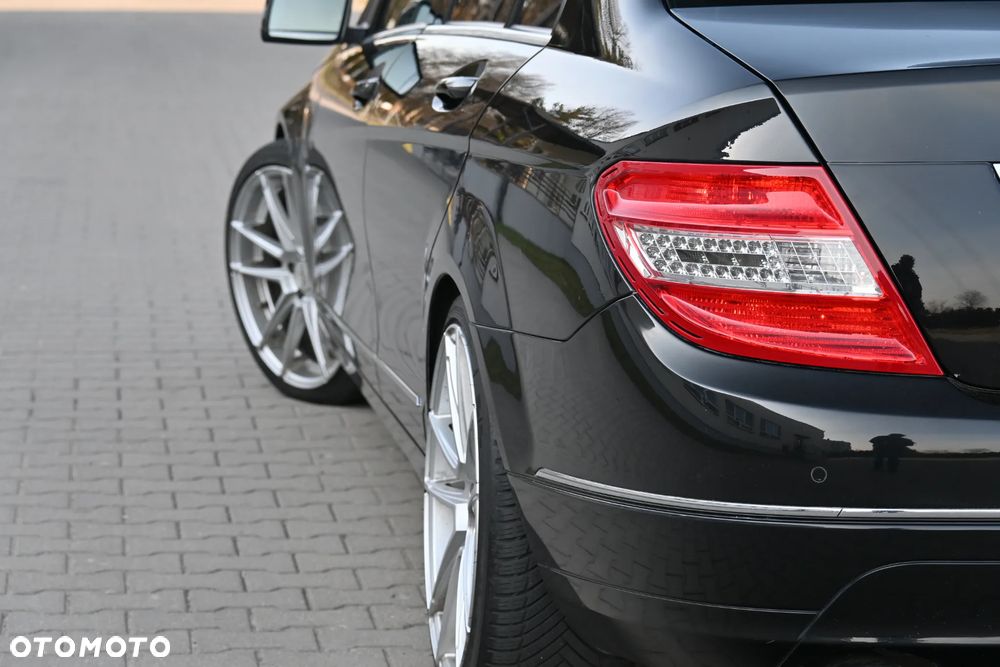 Mercedes-Benz Klasa C 350 CDI DPF 7G-TRONIC BlueEFFICIENCY Avantgarde - 16