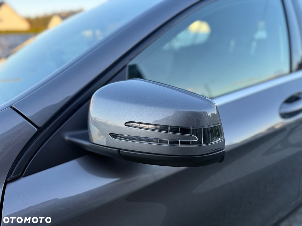 Mercedes-Benz GLA 180 7G-DCT - 9