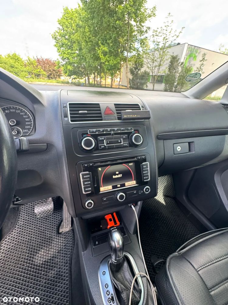 Volkswagen Touran 2.0 TDI Highline DSG - 24