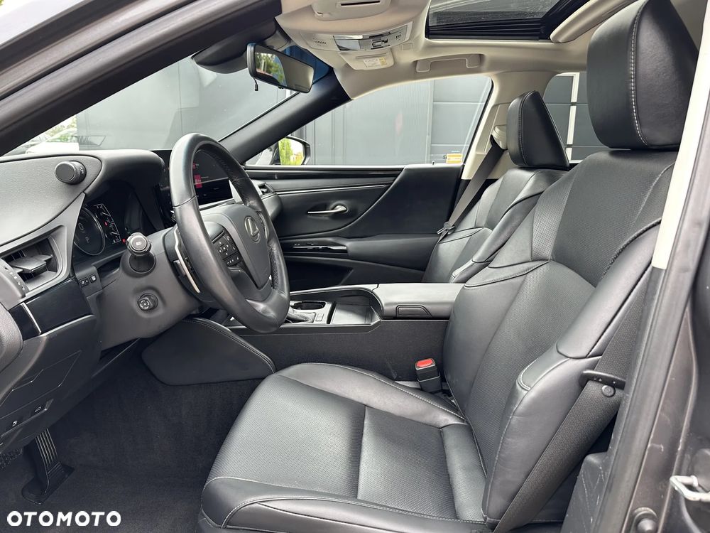 Lexus ES 300h Business Edition - 33