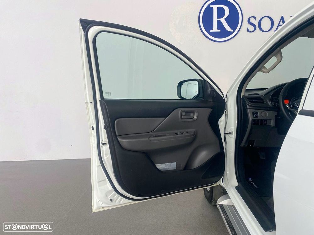 Mitsubishi L200 2.3 DI-D CD Invite 4WD - 14