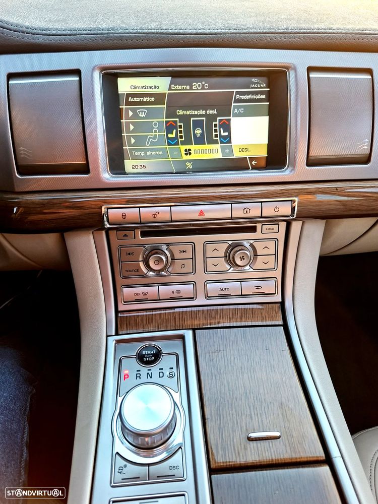 Jaguar XF 2.7 D V6 Premium Luxury - 18