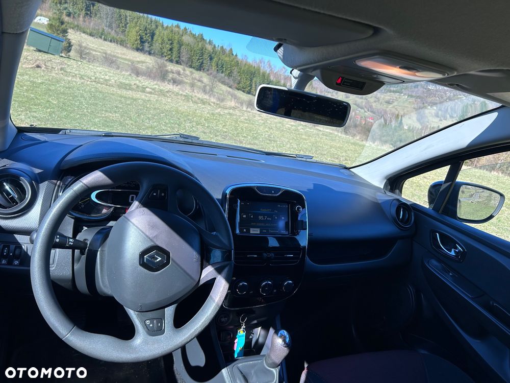 Renault Clio 1.2 16V 75 Business - 12