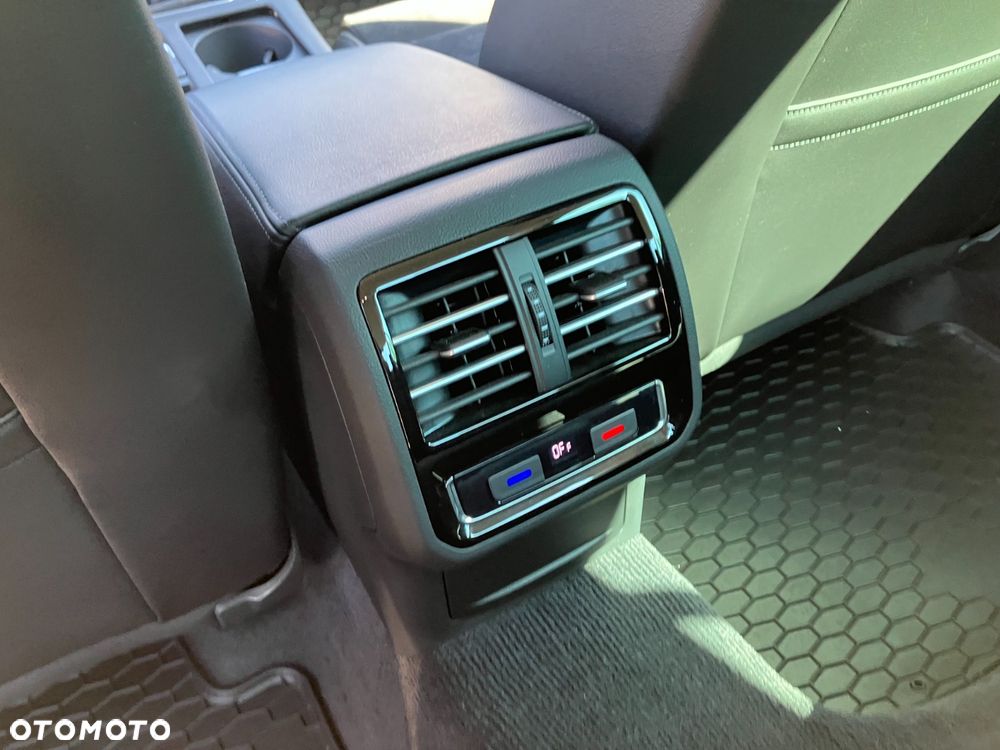 Volkswagen Passat 1.8 TSI BMT Highline - 30