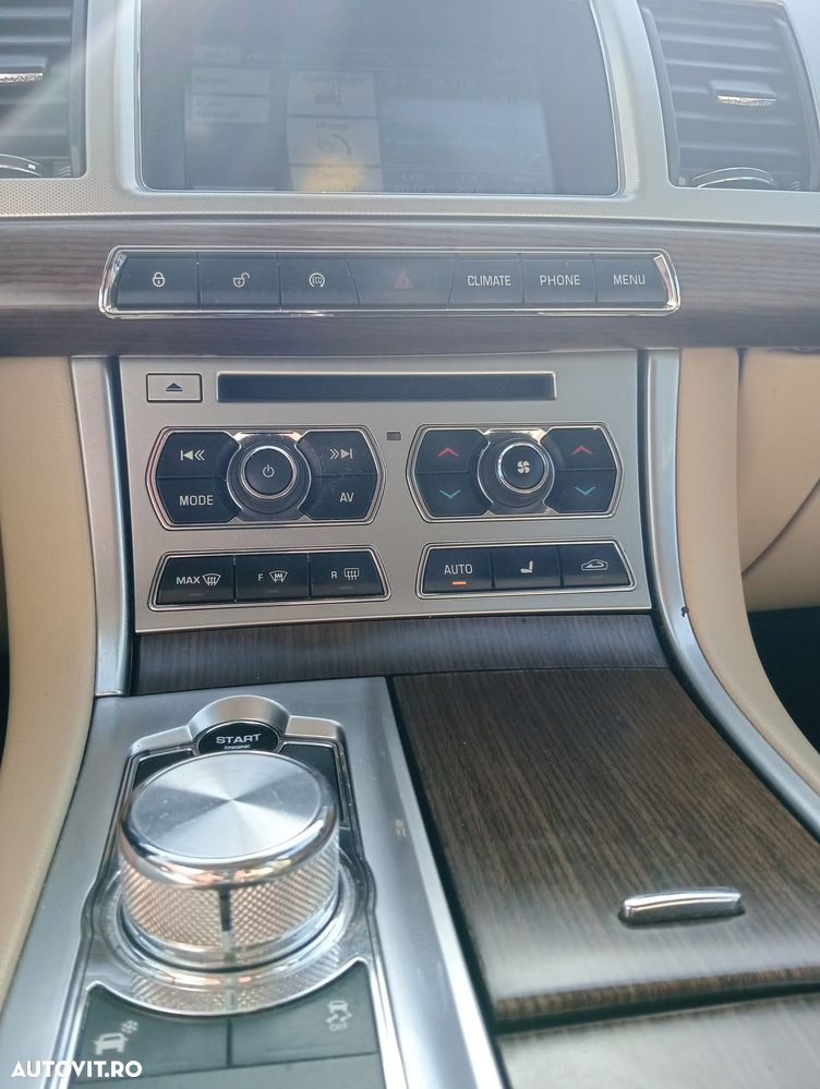 Jaguar XF 20d RWD E-Performance Pure - 13