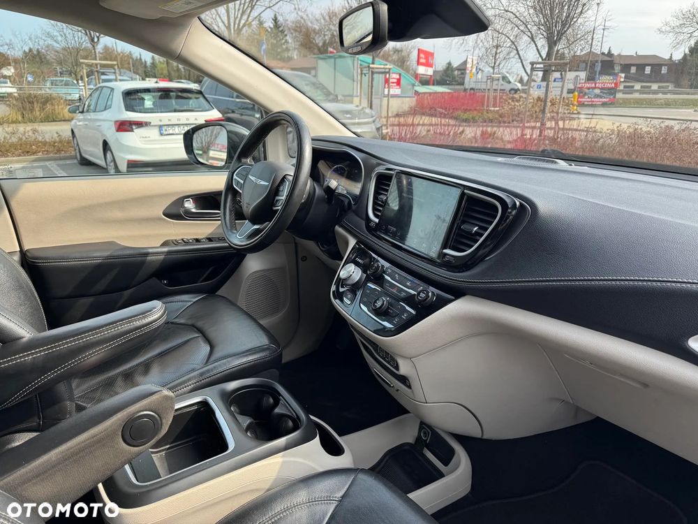 Chrysler Pacifica - 13