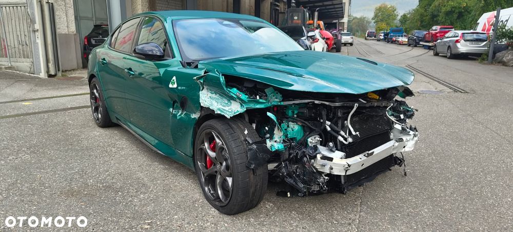 Alfa Romeo Giulia 2.9 V6 Bi-Turbo AT8 Quadrifoglio - 4