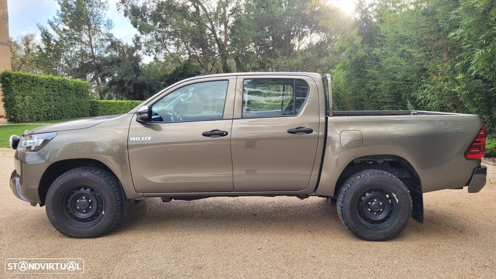 Toyota Hilux 2.4 D-4D 4WD CD CM - 6
