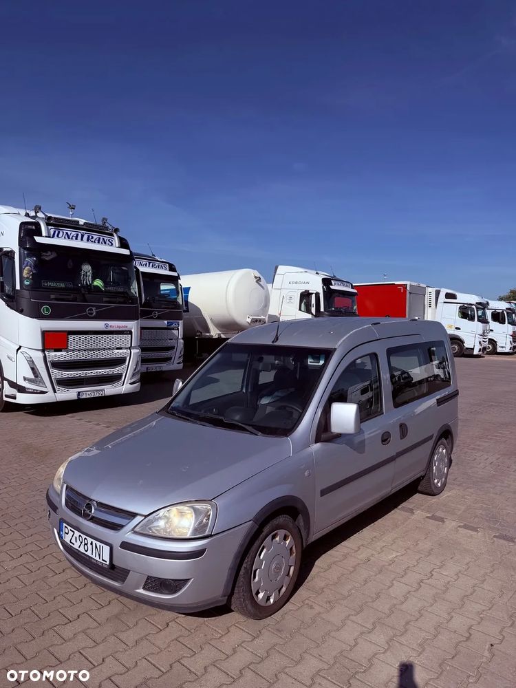 Opel Combo Tour - 1