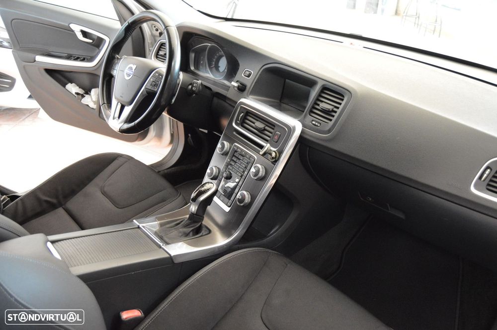 Volvo V60 1.6 D2 Drive Momentum Powershift Start/Stop - 16