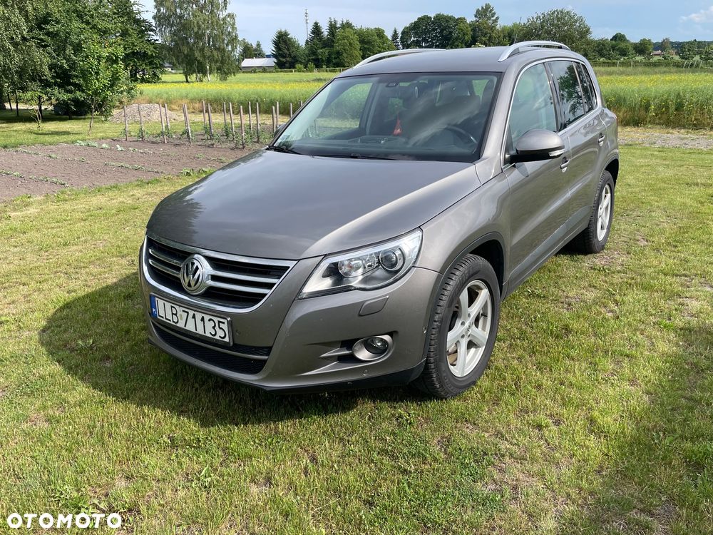 Volkswagen Tiguan - 1