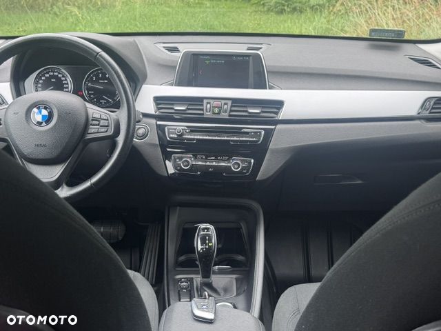 BMW X1 sDrive18i - 12