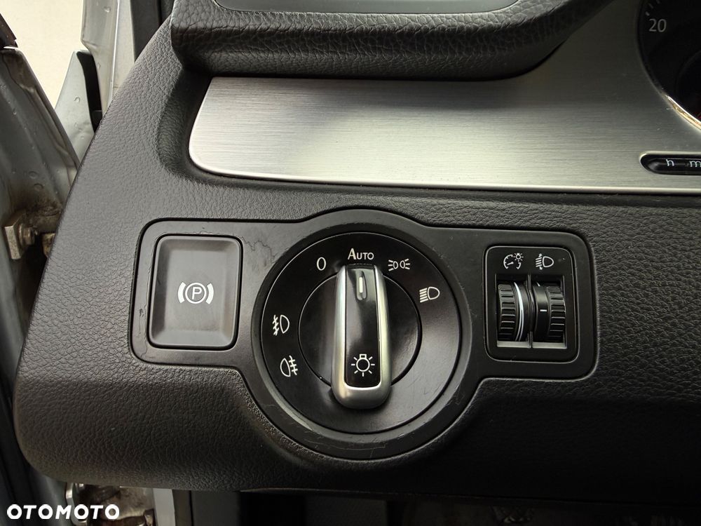 Volkswagen Passat - 16
