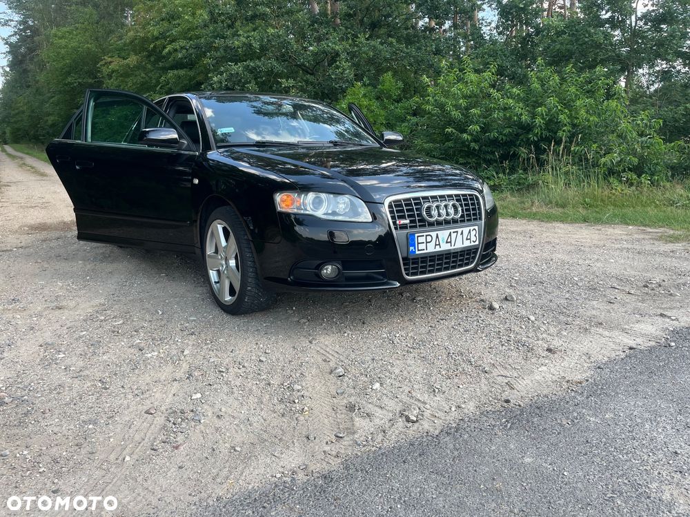 Audi A4 Limousine - 1